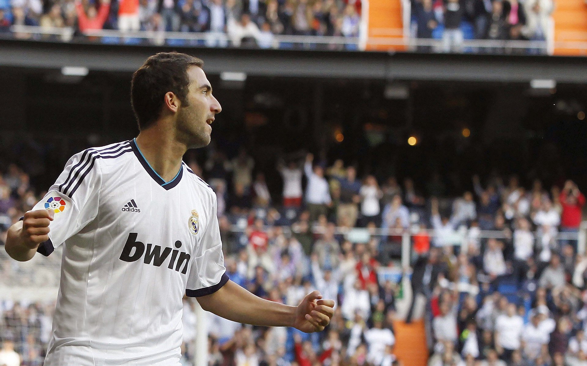 哈兰德连续进球带动球队整体士气与氛围提升，哈兰德进球数和出场数